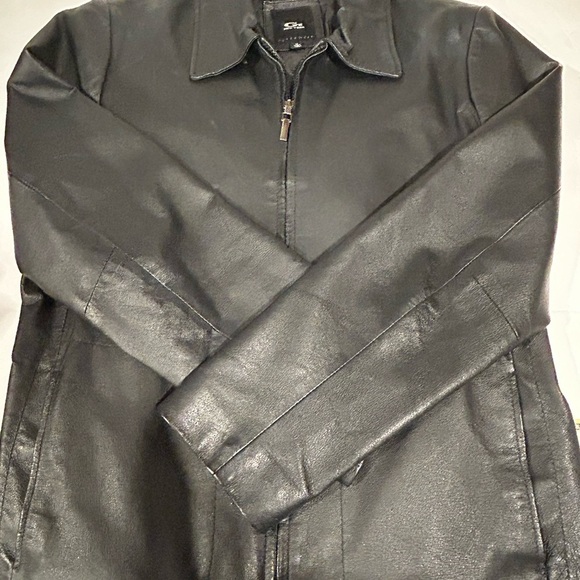 GIII New York Women’s Black leather jacket Coat, size medium - Picture 2 of 7